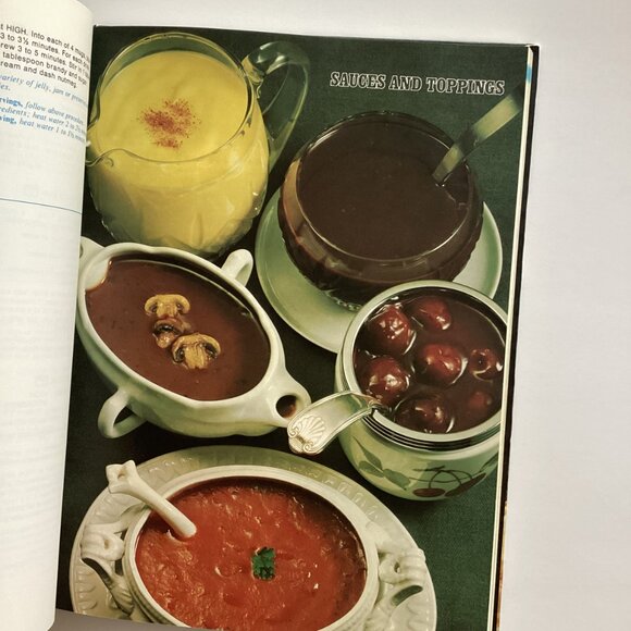 A Bundle of 7 Vintage Cook Books Cooking Baking Illustrated Collectable Recipes - Picture 6 of 16